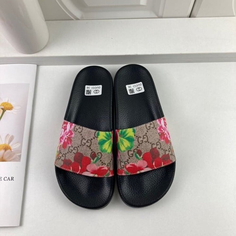 Gucci GG Blooms Supreme flower slides